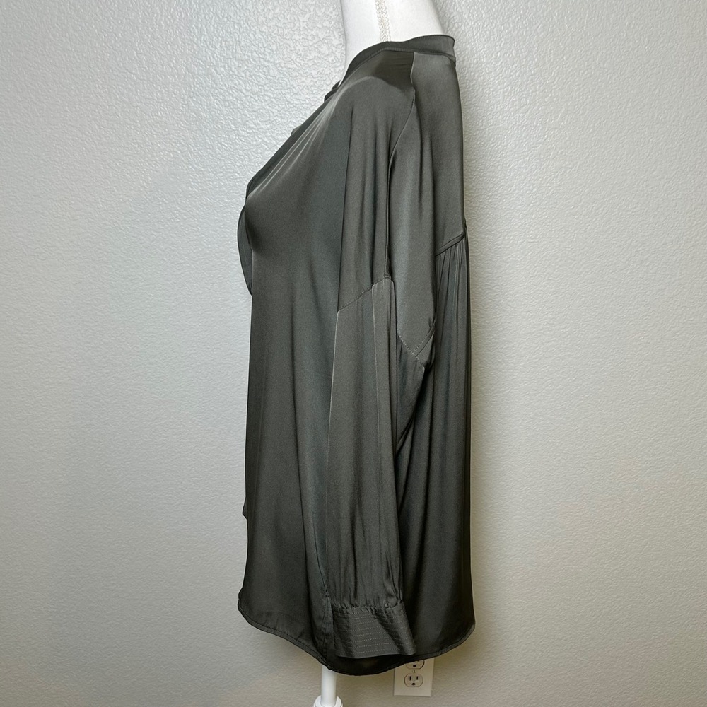 Vince Women Shirred Drape Pullover Blouse Olive Green Silk Satin Pleated Back L - Picture 5 of 14